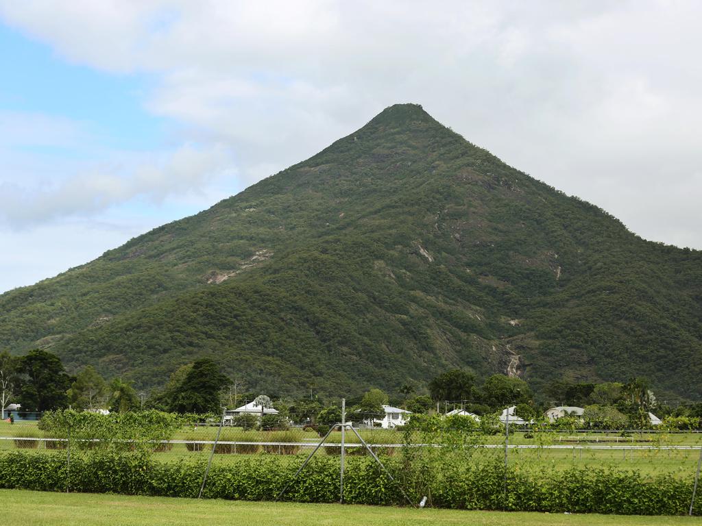 Pyramid Run Runner Who Collapsed On The Return Trip Of The Great Pyramid Race Is Stable In Cairns Hospital The Cairns Post