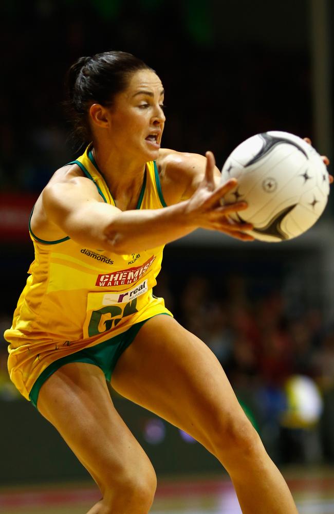 Sharni Layton playing for the Australian Diamonds in October 2014. (Photo by Phil Walter/Getty Images)