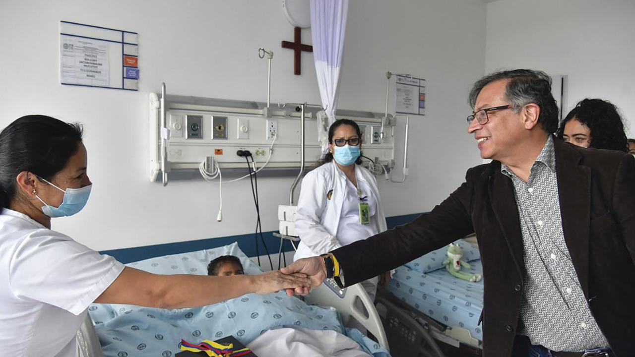 Colombian President Gustavo Petro (right) greeting a nurse while visiting children in hospital. Picture: Handout/Colombian Army/AFP