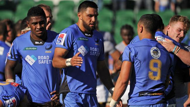 (FILES) This file photo taken on April 9, 2017 shows Western Force players leaving the field following their Super Rugby match against South Africa’s Kings in Perth. Western Force on August 23, 2017 won the right to appeal their axing from Super Rugby, as the Australian Rugby Union rejected a major cash injection from a mining magnate to keep the club in the competition. / AFP PHOTO / Greg Wood / --IMAGE RESTRICTED TO EDITORIAL USE - STRICTLY NO COMMERCIAL USE--