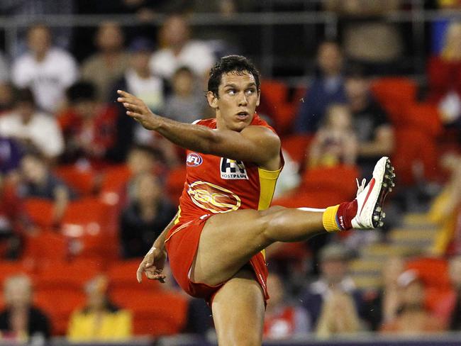 Gold Coast Sun vs Fremantle Dockers  AFL match at Metricon Stadium, Gold Coast - harley Bennell (suns)