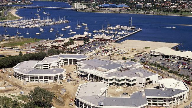 The Sheraton Mirage being built in 1987.