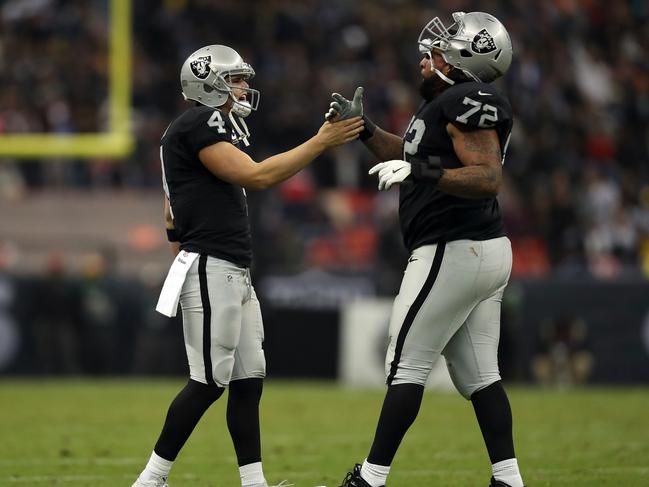 MEXICO CITY, MEXICO - NOVEMBER 21: Derek Carr #4 and Donald Penn #72 of the Oakland Raiders celebrate after a touchdown against the Houston Texans at Estadio Azteca on November 21, 2016 in Mexico City, Mexico. Buda Mendes/Getty Images/AFP == FOR NEWSPAPERS, INTERNET, TELCOS & TELEVISION USE ONLY ==