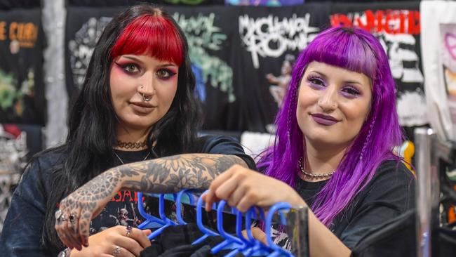 February  04, 2025T-Shirt Man Business Closure at Elizabeth city centre.Rhiannon Simone and Daisy Maragozidis are staff at the shop.Picture: RoyVPhotography