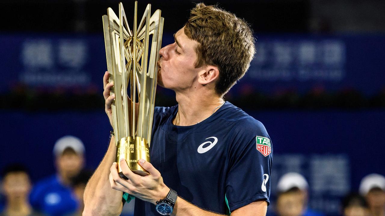 Alex de Minaur wins the Zhuhai Open.