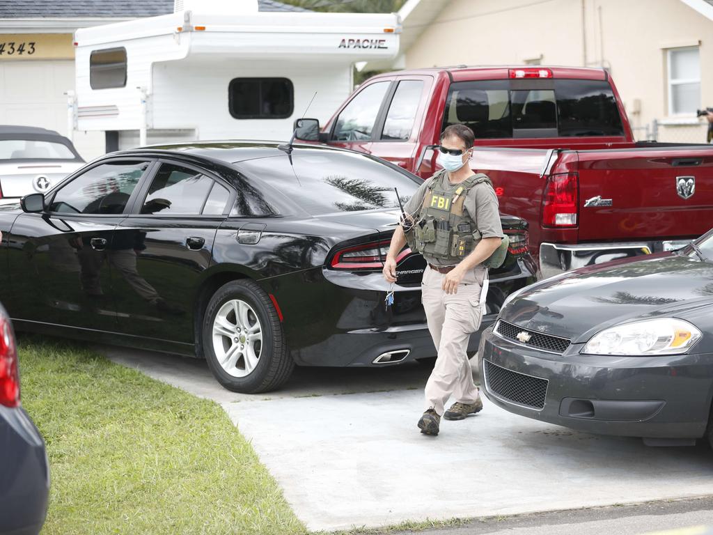 An FBI agent at the Laundrie family home before Brian’s remains were found. Picture: Octavio Jones/Getty Images/AFP