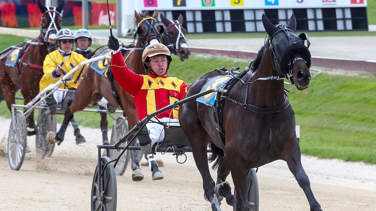 Jason Lee will bypass Inter Dominion to drive trotting sensation Keayang Zahara in New Zealand