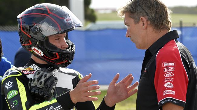 Oli and Troy Bayliss discuss race tactics. Picture: Russell Colvin