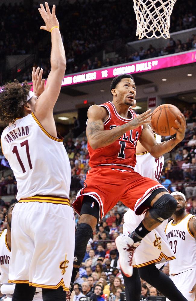 Derrick Rose #1 of the Chicago Bulls drives in for a layup in the first half past Anderson Varejao #17 of the Cleveland Cavaliers at the Jerome Schottenstein Center on October 20.