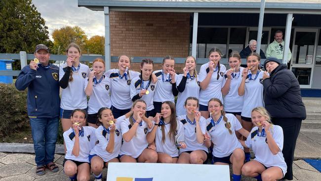 Front (left to right): Milla Zorzo, Coco Zorzo, Maya McGrath, Piper Coote-Parker, Lauren McFadden, Hayley Marshall and Hollie Matthews. Back: Coach Peter Everingham, Emily Hart, Sienna Ambler, Laura Parsons, Shailyn Gooley, Gigi Zorzo, Lainie Glover, Jessica Williams, Erin Williams, Maria Mitchell and Jenna Lidbetter (coach).