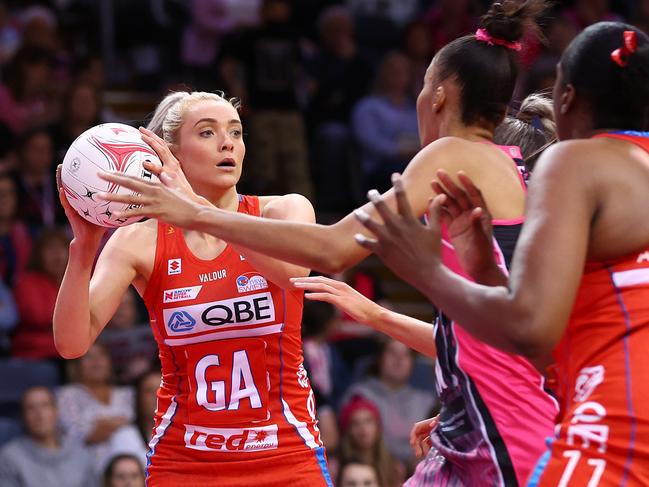 ADELAIDE, AUSTRALIA - MARCH 25: Helen Housby of the Swifts looks to pass during the round two Super Netball match between Adelaide Thunderbirds and NSW Swifts at Netball SA Stadium on March 25, 2023 in Adelaide, Australia. (Photo by Graham Denholm/Getty Images)