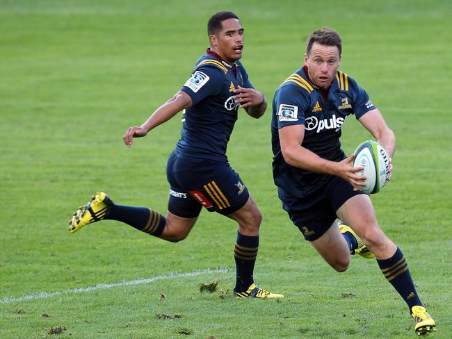 Highlanders stars Aaron and Ben Smith will miss the Reds match.