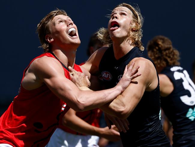 Tom De Koning, right, rucks against the Saints in the practice match. Picture: Michael Willson/AFL Photos