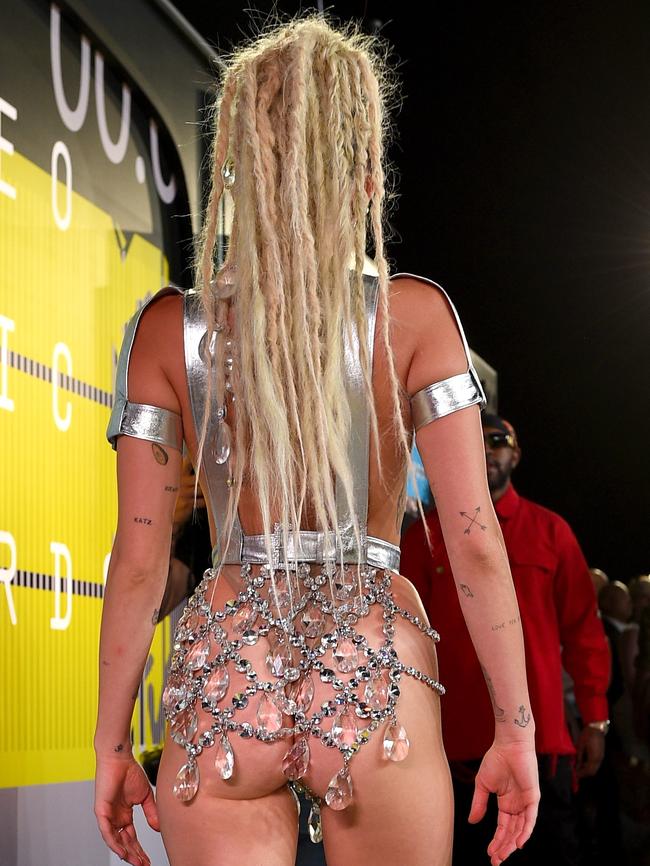 Miley rocked this outfit sans underwear.