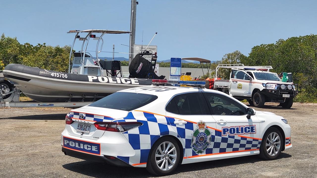 Water police on scene of the search at Port Alma. Photo Darryn Nufer.