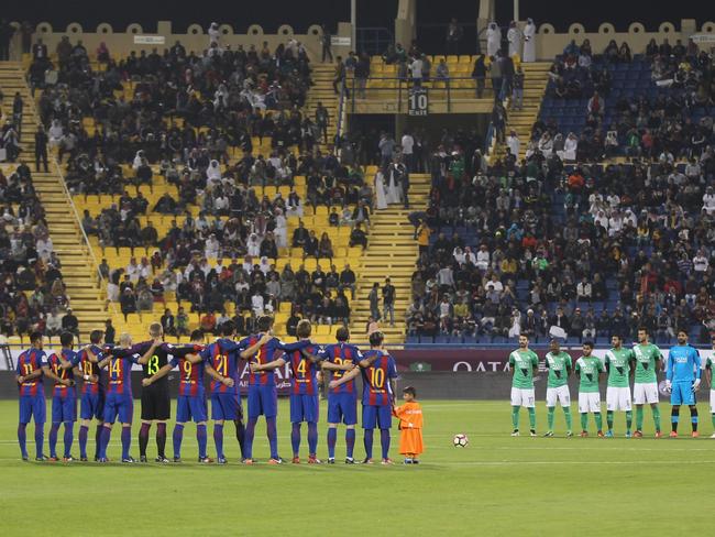 Al-Ahli Saudi FC observes one minute of silence during the Qatar Airways Cup match against FC Barcelona. Photo: AK BijuRaj/Getty Images