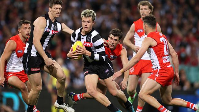 Ginnivan weaves his way through traffic in the frantic final minutes. Picture: Cameron Spencer/Getty Images