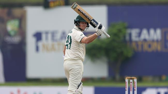 Steve Smith celebrates after scoring his 10,000th Test run. (Photo by Robert Cianflone/Getty Images)