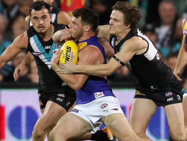 Luke Shuey is tackled by Jared Polec illegally before kicking the winning goal.