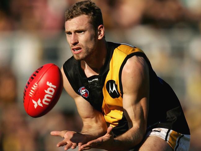 LAUNCESTON, TAS - JUNE 18:  Shane Tuck of the Tigers in action during the round 12 AFL match between the Hawthorn Hawks and the Richmond Tigers at Aurora Stadium on June 18, 2006 in Launceston, Australia.  (Photo by Ryan Pierse/Getty Images)