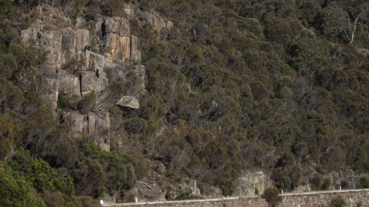 Rock removal along the Tasman Highway at Paradise Gorge. Photo: Luke Bowden/ABC