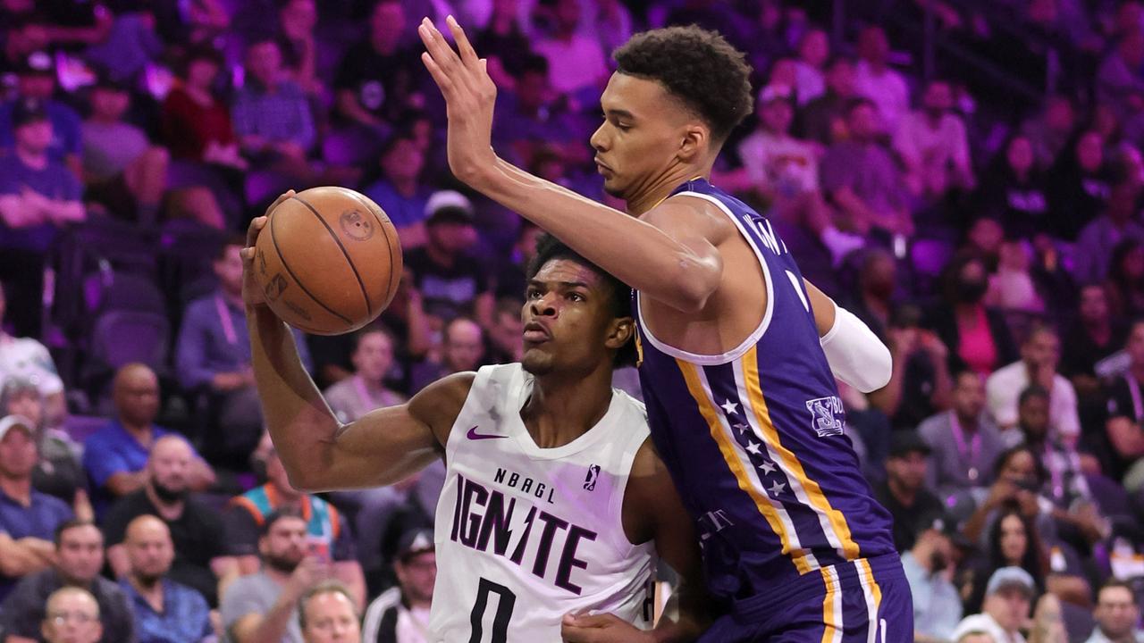 Scoot Henderson #0 of G League Ignite drives to the basket against Victor Wembanyama #1 of Boulogne-Levallois Metropolitans 92 in the second quarter of their game at The Dollar Loan Center on October 04, 2022 in Henderson, Nevada.  (Photo by Ethan Miller/Getty Images)