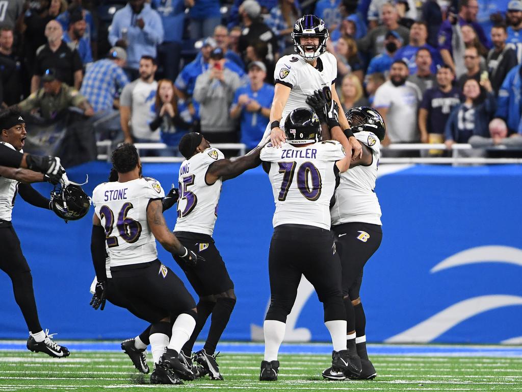 At open practice, Justin Tucker reminds fans and Ravens he's no average  kicker