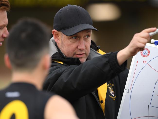 Ben Murphy coaching Seaford in 2018. Picture: Andy Brownbill