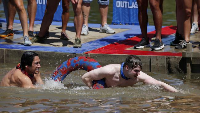 Jay Bruno and Alex Frost on Survivor Australia.