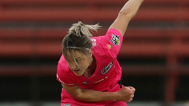 Ellyse Perry bowls for the first time since March. Picture: Mark Metcalfe/Getty