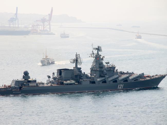 The Russian guided missile cruiser 'Moskva' heads towards the Mediteranean Sea as it sails through the Bosporus passing Istanbul, Turkey, 7 September 2014. Photo: Can Merey/dpa