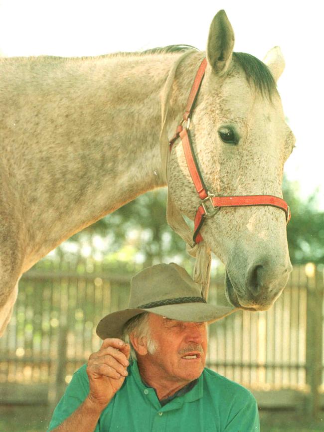 Ex horse breaker / stockman Des Day (74), and his horse. Photo taken 21 July 1999 by Rob Middenway.