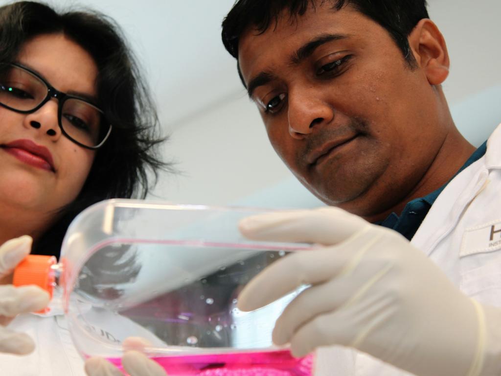 Associate Professor Shayanti Mukherjee and Dr Kallyanashis Paul from the Hudson Institute fabricated the meshes using advanced 3D printing. Image: Hudson Institute