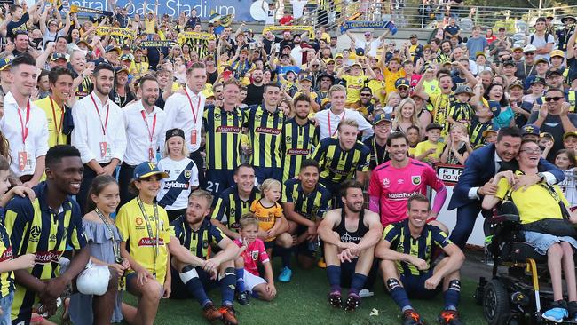 Mariners family photo after the win during the round nine A-League match