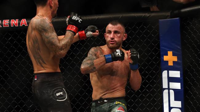 Alex Volkanovski (R) won the judges affection during the fight. Picture: Richard Dobson