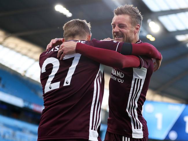 MANCHESTER, ENGLAND - SEPTEMBER 27:  Jamie Vardy of Leicester City celebrates with teammate Timothy Castagne after scoring his sides second goal during the Premier League match between Manchester City and Leicester City at Etihad Stadium on September 27, 2020 in Manchester, England. Sporting stadiums around the UK remain under strict restrictions due to the Coronavirus Pandemic as Government social distancing laws prohibit fans inside venues resulting in games being played behind closed doors. (Photo by Catherine Ivill/Getty Images)