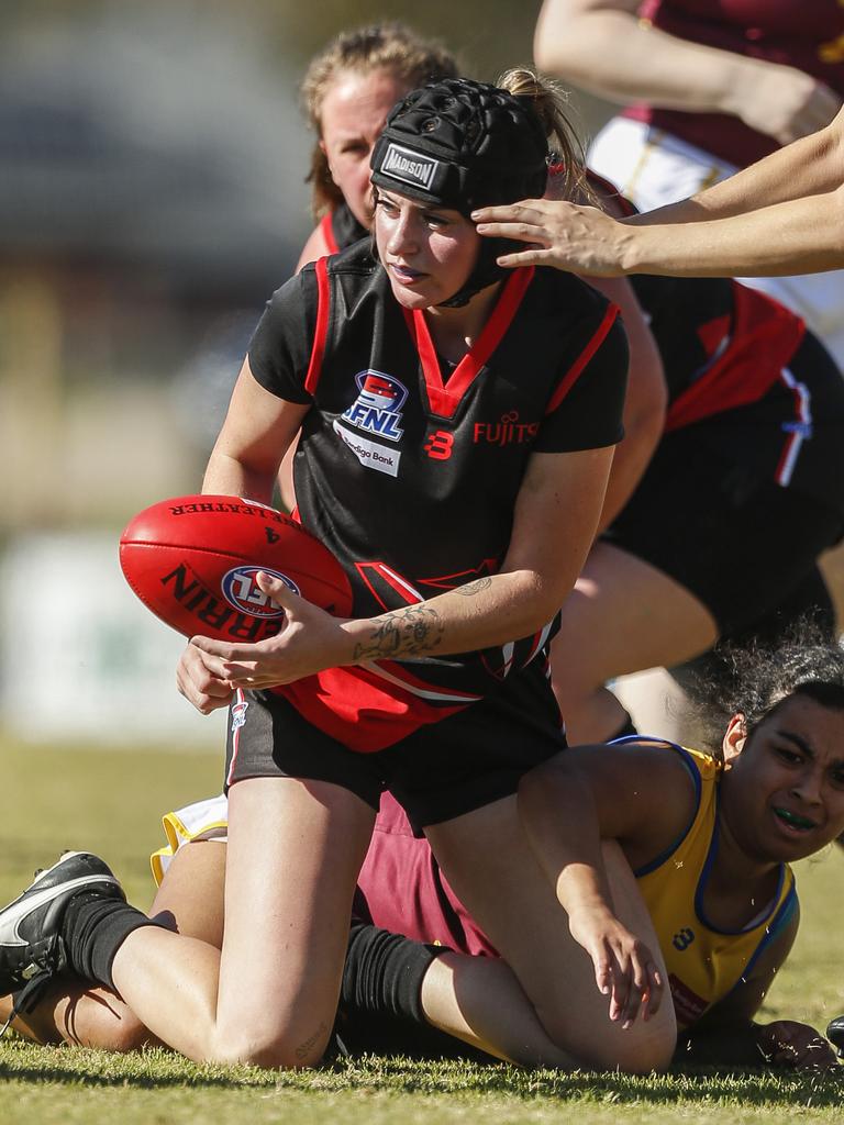 South East Women’s: Molly McGowen wins the hard ball for Skye against Murrumbeena. Picture: Valeriu Campan