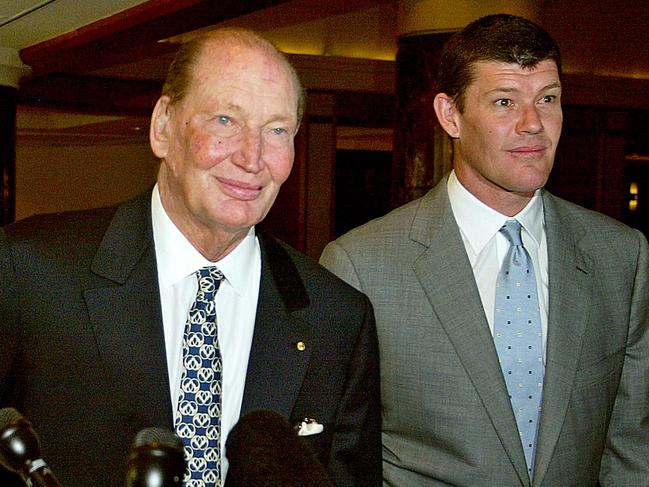 James with Kerry Packer in 2004.