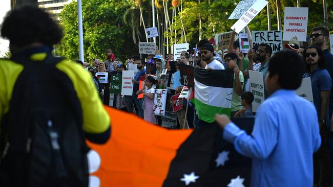 Hundreds of Territorians attended a protest outside of NT parliament on Friday October 27 calling for a ceasefire in the Gaza conflict.