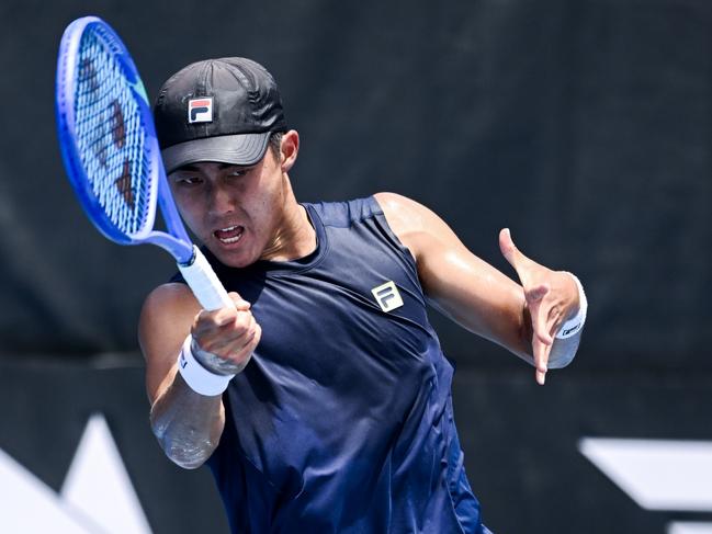 ADELAIDE, AUSTRALIA - JANUARY 08: Rinky Hijikata of Australia pa in his match against Brandon Nakashima of USA during day three of the 2025 Adelaide International at Memorial Drive on January 08, 2025 in Adelaide, Australia. (Photo by Mark Brake/Getty Images)