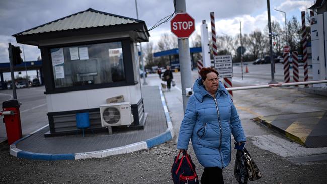 A Ukrainian refugee carries her luggage as she crosses the Ukrainian-Moldovan border into Moldova at the Palanca border crossing, southeastern Moldova. Picture: AFP