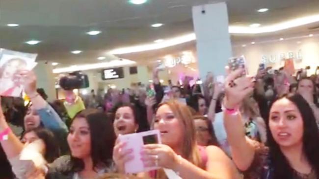 Fans go crazy for Kim Kardashian West in Sydney