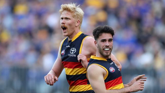 Elliott Himmelberg (left) is training with the Crows’ defenders. Picture: Will Russell/AFL Photos via Getty Images