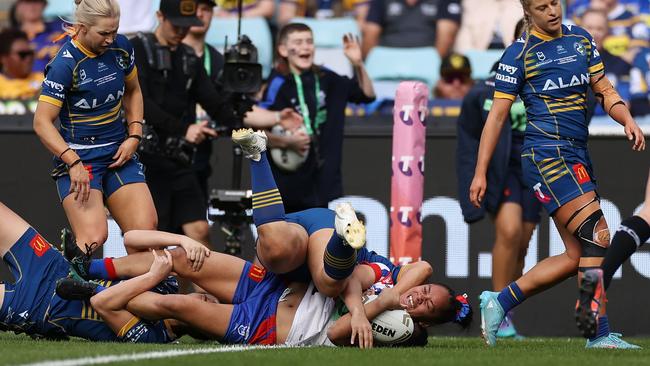 Emma Paki scores the Newcastle Knights’ second try in their NRLW grand final win over the Parramatta Eels. (Photo by Cameron Spencer/Getty Images)