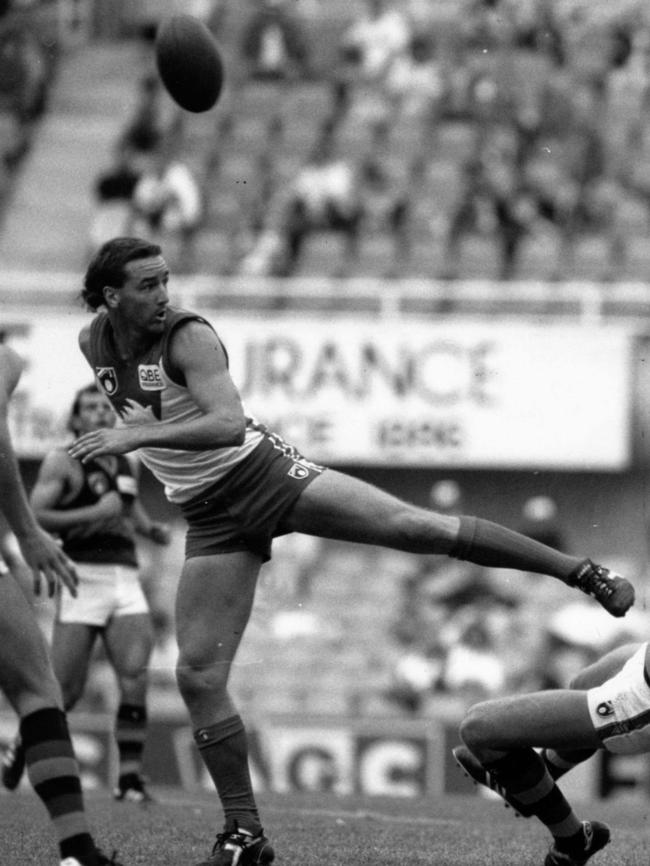 Sydney's Jim West in action for the Swans at the SCG 