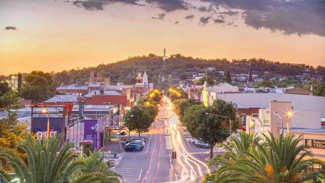 ALBURY NSW AUSTRALIA - Daily Telegraph: AUGUST 24, 2020:Telegraph bush special. Property growth areas around regional NSW - Albury is one of them. Dean Street Albury looking west up Dean Street.Picture: Simon Dallinger