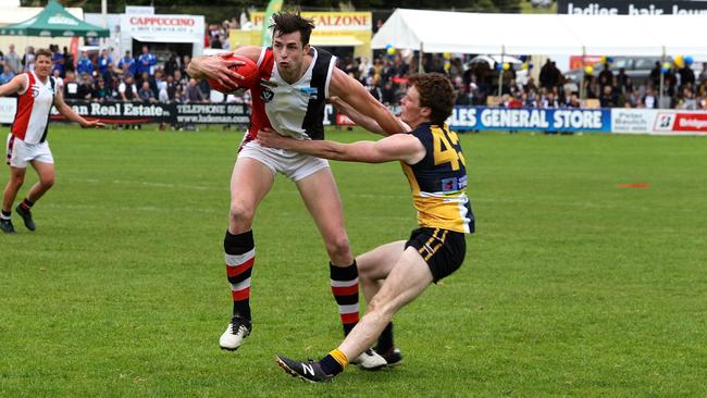 Jeremy Hausler has dominated in the ruck for Hampden this season. Picture: Geoff Rounds