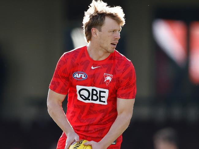 SYDNEY, AUSTRALIA - JULY 28: Callum Mills of the Swans warms up during the 2024 AFL Round 20 match between the Sydney Swans and the Western Bulldogs at The Sydney Cricket Ground on July 28, 2024 in Sydney, Australia. (Photo by Michael Willson/AFL Photos via Getty Images)