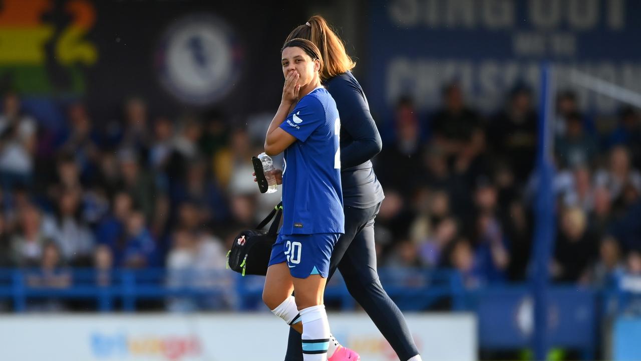 Sam Kerr limps off with ankle injury during thumping Chelsea win - ABC News