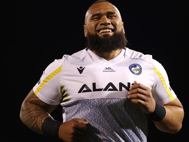 PENRITH, AUSTRALIA - SEPTEMBER 09:  Junior Paulo of the Eels warms up before the NRL Qualifying Final match between the Penrith Panthers and the Parramatta Eels at BlueBet Stadium on September 09, 2022 in Penrith, Australia. (Photo by Mark Kolbe/Getty Images)